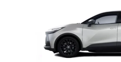 Nuevo Toyota C-HR híbrido 2025 en concesionario oficial, acabado gr sport en color bitono gris