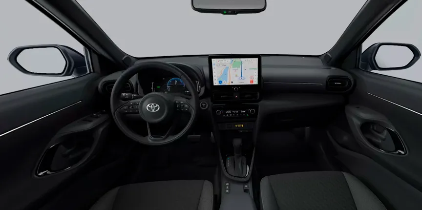 diseño interior del Toyota Yaris Cross Active Plus con cargador inalámbrico y Pantalla multimedia de 10,5″